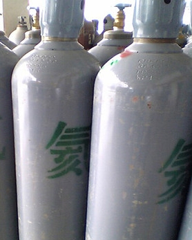 瓶装氦气用于保持核燃料